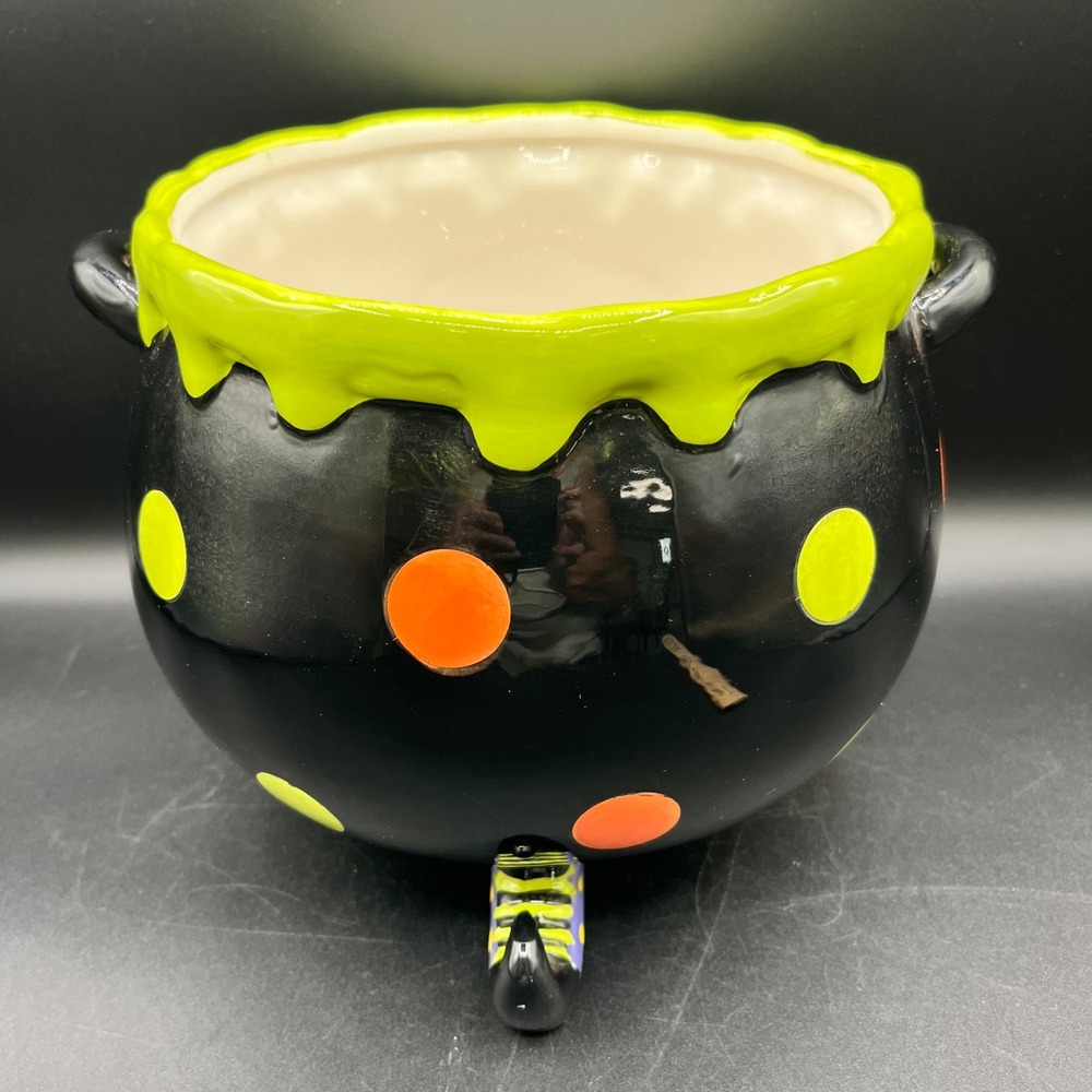 Witch's Brew Halloween Cauldron Ceramic Bowl Witch Feet Polka Dots Black 7.5" - Picture 3 of 8